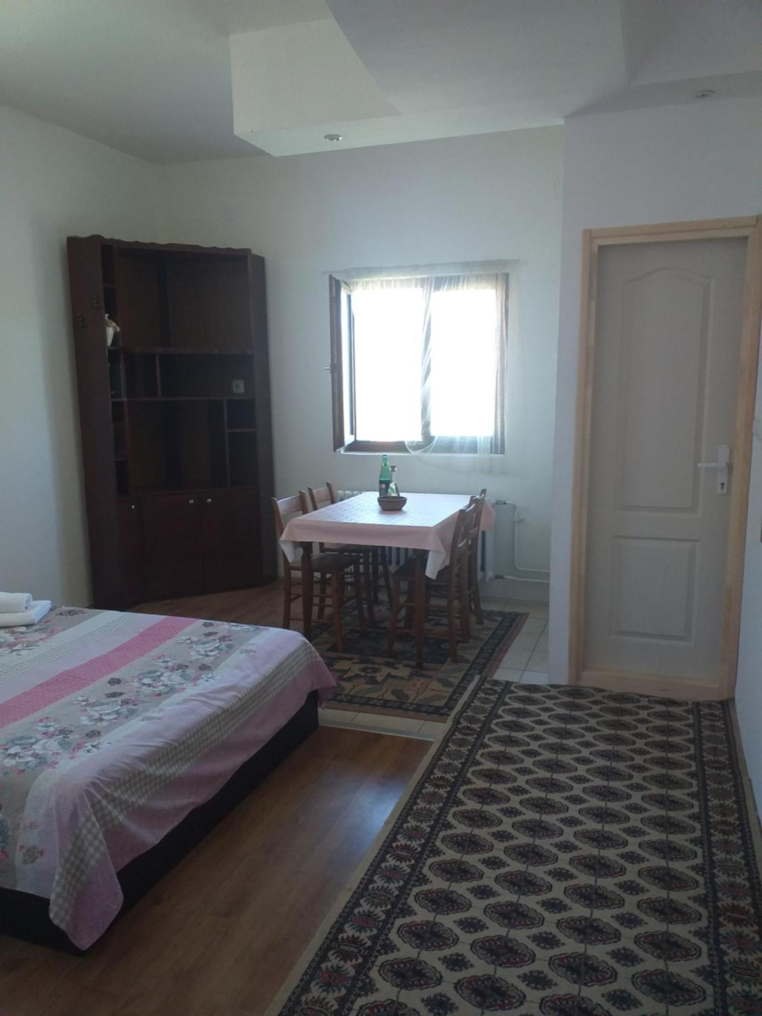 Apartman Milica Kremna Habitación foto